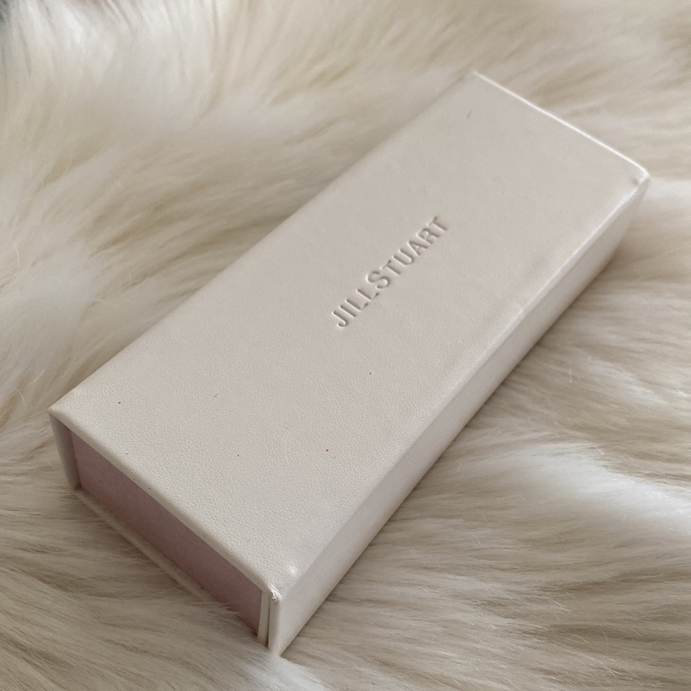 Jill Stuart white and velvet pink glass case
